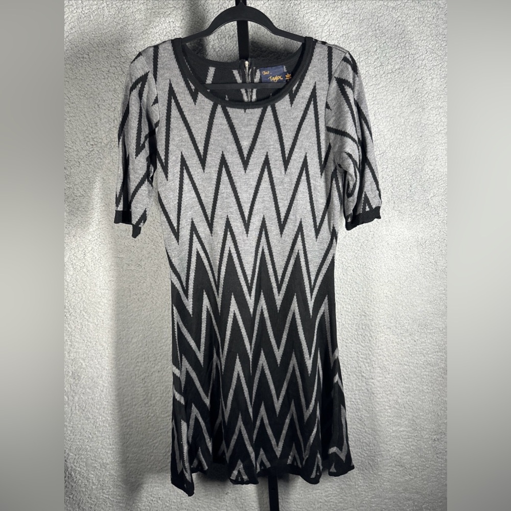 Just Taylor Black/Gray Sz L Just Below KneeDress
